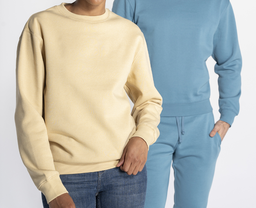 Sudadera clásica unisex con cuello redondo bordada a tu gusto