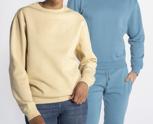 Sudadera clásica unisex con cuello redondo bordada a tu gusto